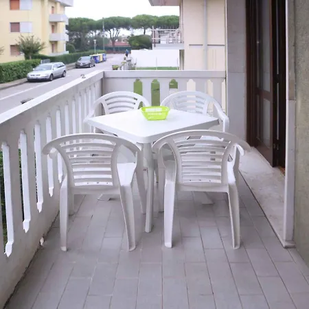 Apartments In Lignano Sabbiadoro 42747 Apartamento *